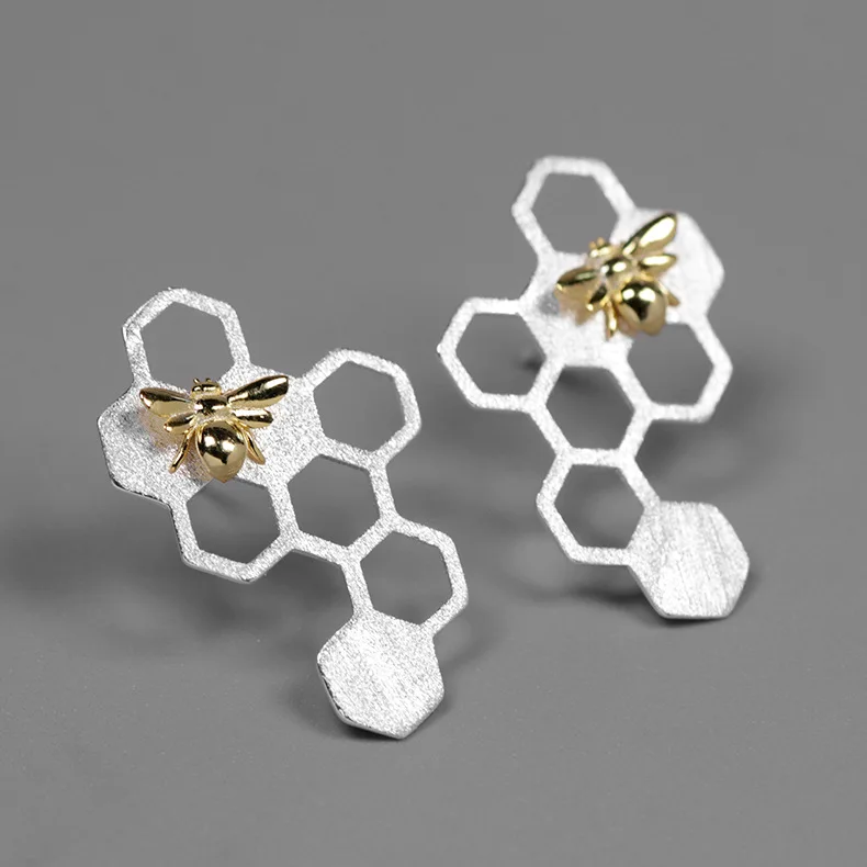 INATURE 925 Sterling Silver Fashion Honeycomb Bee Stud Earrings For Women Jewelry Party Gift
INATURE 925 Sterling Silver Fashion Honeycomb Bee Stud Earrings For Women Jewelry Party Gift