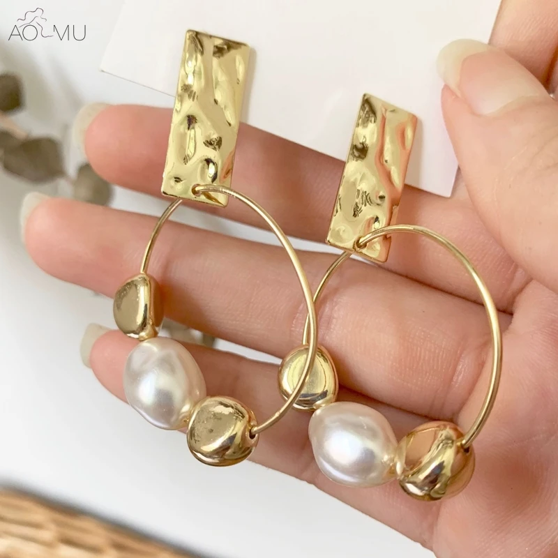 AOMU S925 Sterling Silver Pin Pearl Golden Metal Ball Circle Hollow Rectangle Large Stud Earrrings for Women Girl Party Jewelry
AOMU S925 Sterling Silver Pin Pearl Golden Metal Ball Circle Hollow Rectangle Large Stud Earrrings for Women Girl Party Jewelry
