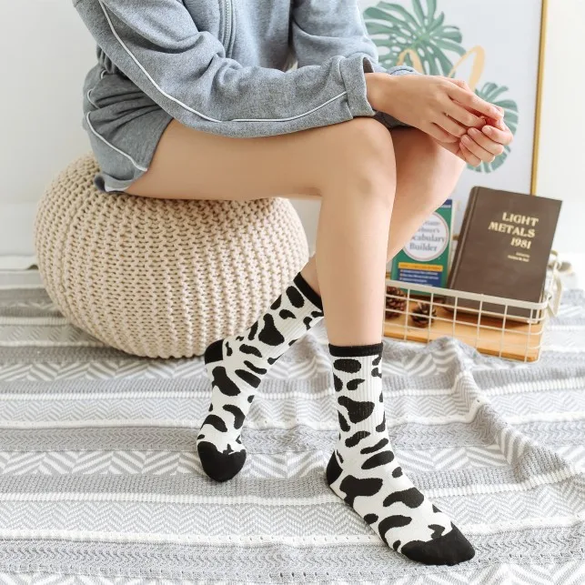 unisex Harajuku Calcetines Street tide brand ins black and white cow zebra pattern hip hop skateboarding trend men women socks
unisex Harajuku Calcetines Street tide brand ins black and white cow zebra pattern hip hop skateboarding trend men women socks