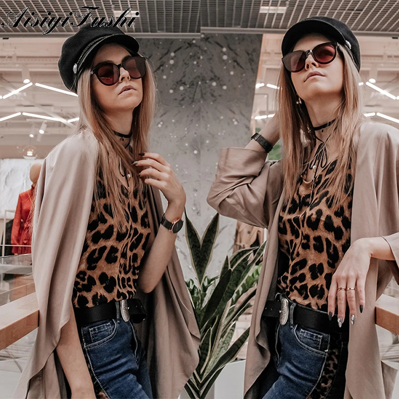Plus Size Strap Silk Camisoles For Women Deep V Neck Halter Tops Vest Leopard Print Cami Top Women Camisole Casual Summer
Plus Size Strap Silk Camisoles For Women Deep V Neck Halter Tops Vest Leopard Print Cami Top Women Camisole Casual Summer
