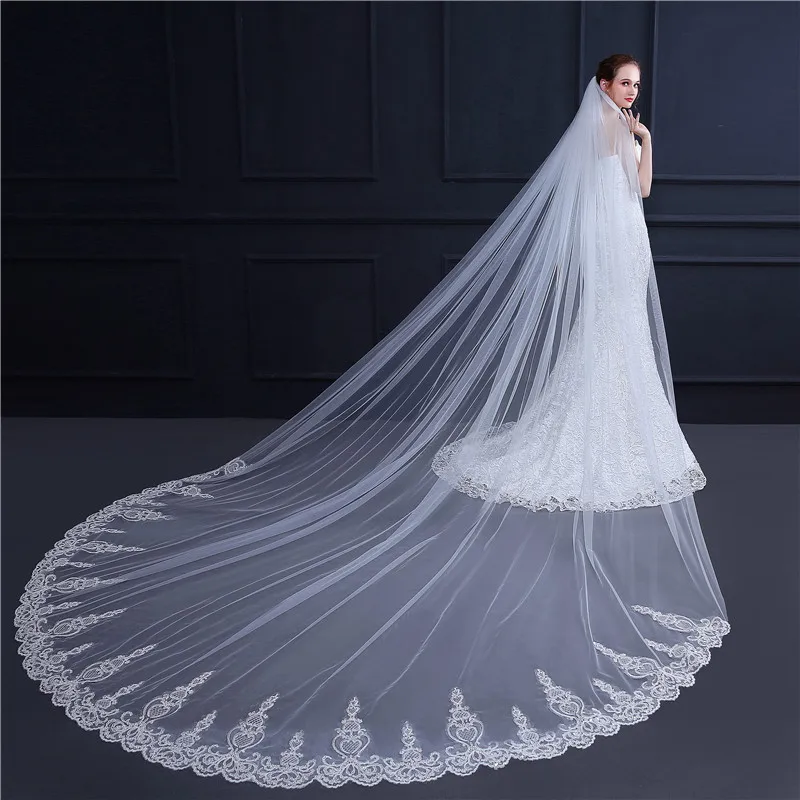The new wedding headscarf is exquisite and beautiful, silk lace, 3 meters wedding gown long bride veil
The new wedding headscarf is exquisite and beautiful, silk lace, 3 meters wedding gown long bride veil