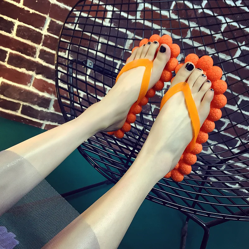 2019 new creative bubble flat bottom flip-flops slip home grape massage comfortable women's beach shoes
2019 new creative bubble flat bottom flip-flops slip home grape massage comfortable women's beach shoes