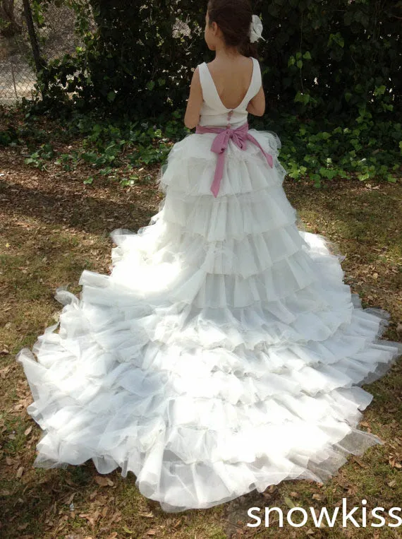 Beautiful white/ivory backless flower girl dresses with long train tiered pleated ball gowns for wedding 1year birthday party
Beautiful white/ivory backless flower girl dresses with long train tiered pleated ball gowns for wedding 1year birthday party