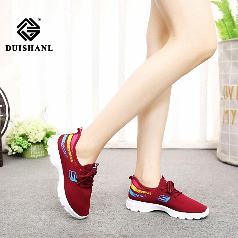Cloth shoes spring and autumn women's shoes walking shoes one foot lazy sports slip non-slip casual wild tide plus velvet shoes
Cloth shoes spring and autumn women's shoes walking shoes one foot lazy sports slip non-slip casual wild tide plus velvet shoes