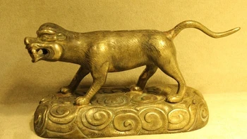 Old Chinese Tibetan Buddhism Pure Bronze Lifelike Animal Leopard Tiger Statue
Old Chinese Tibetan Buddhism Pure Bronze Lifelike Animal Leopard Tiger Statue