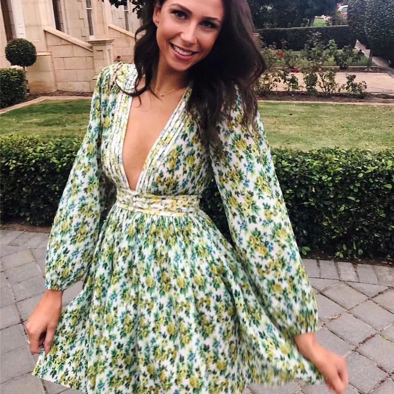 2019 Deep V-neck Sexy Pleated Dress Green Floral Print Puff Sleeve Holiday Vacation Women Mini Dress High Qualty
2019 Deep V-neck Sexy Pleated Dress Green Floral Print Puff Sleeve Holiday Vacation Women Mini Dress High Qualty