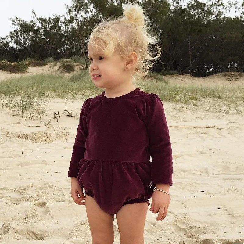 Baby Romper Autumn Children Burgundy Velvet Romper Girls Long Sleeve Velvet Warm Jumpsuit Baby Girls Clothes D0302
Baby Romper Autumn Children Burgundy Velvet Romper Girls Long Sleeve Velvet Warm Jumpsuit Baby Girls Clothes D0302