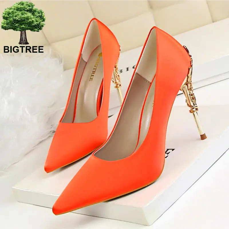 BIGTREE Metal Carved Wedding Bridal High Heels Solid Silk Shoes Pointed Toe Shallow Women Pumps Ladies Elegant High Heels 10cm
BIGTREE Metal Carved Wedding Bridal High Heels Solid Silk Shoes Pointed Toe Shallow Women Pumps Ladies Elegant High Heels 10cm