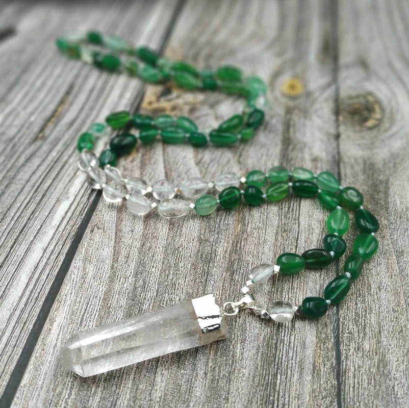 YA3986 Natural Rough Quartz Pendant Green Agates Chips Stone Beads Knotted Necklace
YA3986 Natural Rough Quartz Pendant Green Agates Chips Stone Beads Knotted Necklace