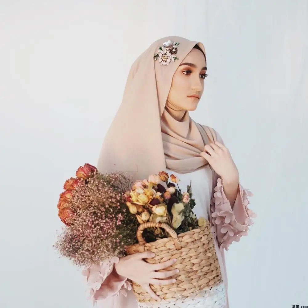 2019 Muslim Women Hight Quality Hijab Shawl Chiffon Rhinestone Beading Muslim Scarves Flowers Shawls 180*75CM
2019 Muslim Women Hight Quality Hijab Shawl Chiffon Rhinestone Beading Muslim Scarves Flowers Shawls 180*75CM