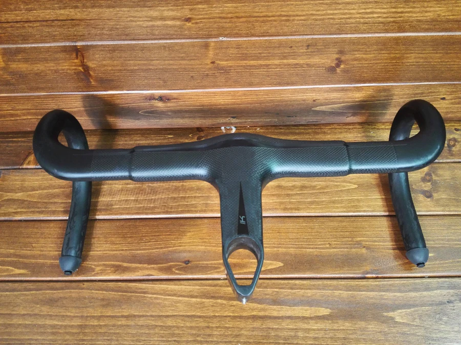 2017 T1100 TOP NEW racing carbon bike handlebar road bicycle drop integrated bar size 400 420 440 *90 100 110 120mm taiwan made
2017 T1100 TOP NEW racing carbon bike handlebar road bicycle drop integrated bar size 400 420 440 *90 100 110 120mm taiwan made