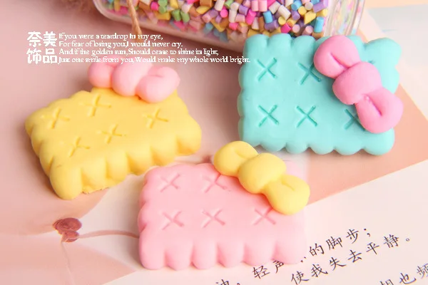 10 Pieces Mixed Color Cookies Biscuit With Bow Kawai DIY Flatback Clay Cabochons Flat Back Decorative Craft Accessoires 23*30mm
10 Pieces Mixed Color Cookies Biscuit With Bow Kawai DIY Flatback Clay Cabochons Flat Back Decorative Craft Accessoires 23*30mm