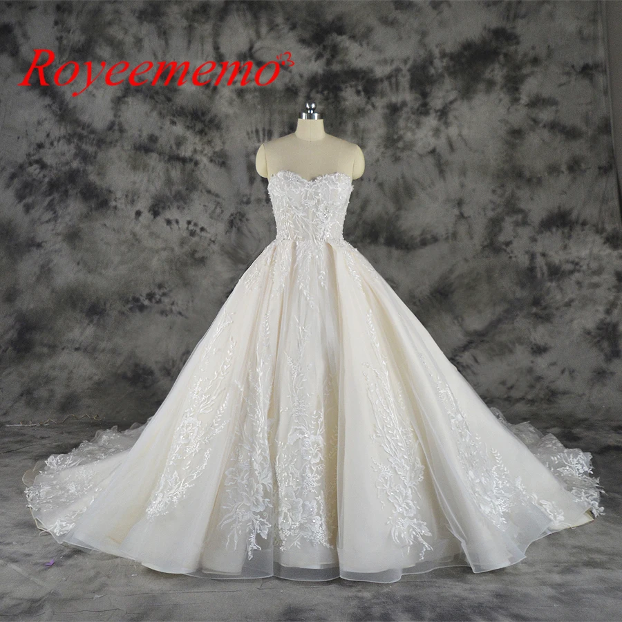 Vestido de Noiva new lace ball gown wedding dress luxury Champagne and Ivory wedding gown custom made factory wholesale price
Vestido de Noiva new lace ball gown wedding dress luxury Champagne and Ivory wedding gown custom made factory wholesale price