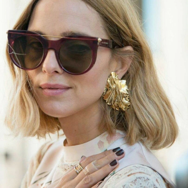 Linked Statement 1 Pair Golden Irregular Large Curved Leaf Earrings Geometric Mismatch Jewelry
Linked Statement 1 Pair Golden Irregular Large Curved Leaf Earrings Geometric Mismatch Jewelry