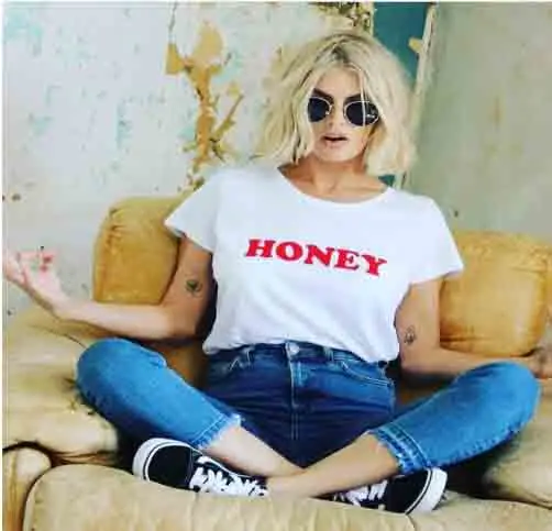 Футболка Skuggnas Honey Fashion Tumblr, модная желтая футболка унисекс с коротким рукавом, Летние повседневные топы, футболки высокого качества, Прямая поставка
Футболка Skuggnas Honey Fashion Tumblr, модная желтая футболка унисекс с коротким рукавом, Летние повседневные топы, футболки высокого качества, Прямая поставка