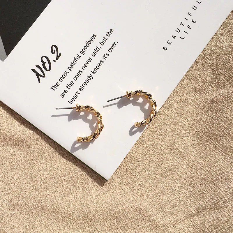 WTLTC Chunky C Shaped Hoop Earrings for Women Solid Hollow Chains Hoops Earrings Minimalist Twisted Earrings Bohemia Jewelry
WTLTC Chunky C Shaped Hoop Earrings for Women Solid Hollow Chains Hoops Earrings Minimalist Twisted Earrings Bohemia Jewelry