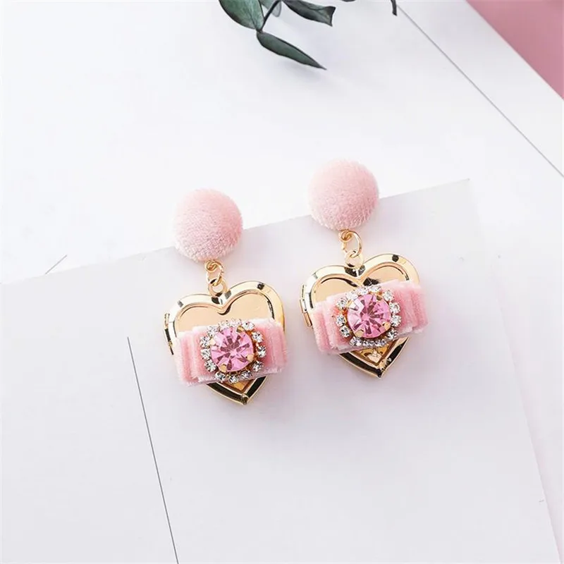 Korean Design Cute Elegant Heart Drop Earrings For Women Fashion Simple Rhinestone Earrings Jewelry Wholesale Gift
Korean Design Cute Elegant Heart Drop Earrings For Women Fashion Simple Rhinestone Earrings Jewelry Wholesale Gift