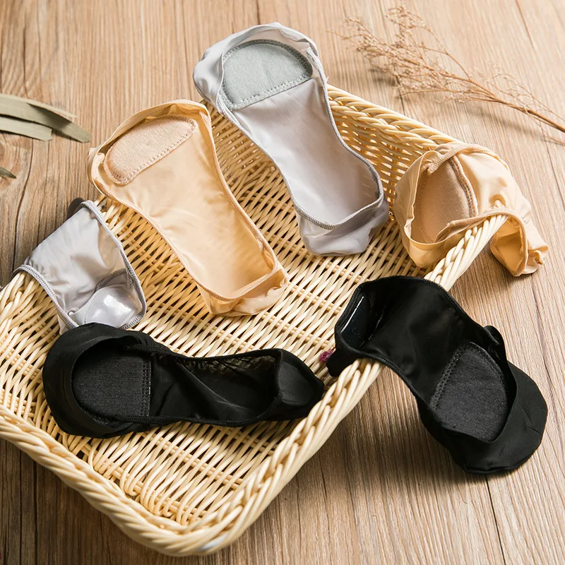 3 Pairs Summer Invisible Socks Women Thin Ice Silk Cotton Socks No Show Socks Non-slip Short Low Boat Socks for High Heels
3 Pairs Summer Invisible Socks Women Thin Ice Silk Cotton Socks No Show Socks Non-slip Short Low Boat Socks for High Heels