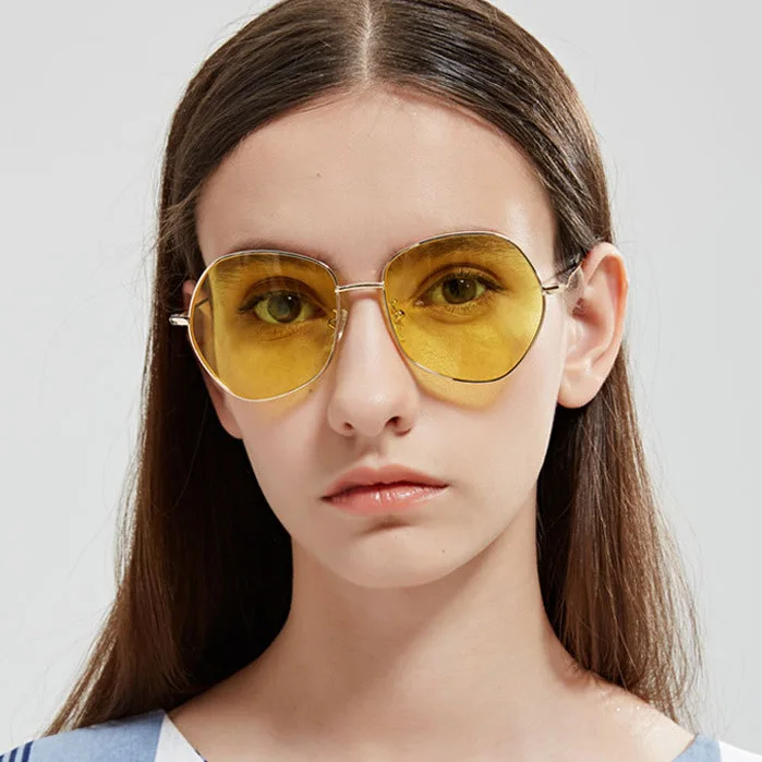 2018 Vintage irregular Women's Sunglasses Brand constructor sun glasses for men candies red spectacles de sol masculino
2018 Vintage irregular Women's Sunglasses Brand constructor sun glasses for men candies red spectacles de sol masculino