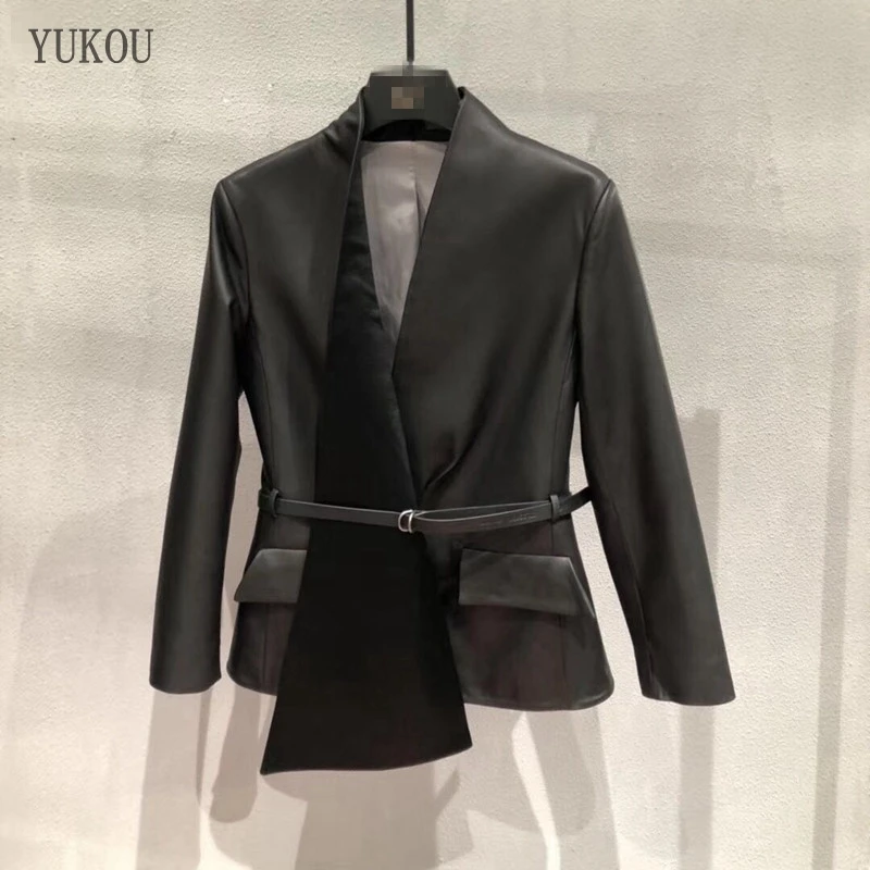 Woman Coats Natural 100% Sheepskin Leather Jackets Female V-Neck Windbreaker Sheepskin Leather Overcoat Leather Belt Decoration
Woman Coats Natural 100% Sheepskin Leather Jackets Female V-Neck Windbreaker Sheepskin Leather Overcoat Leather Belt Decoration