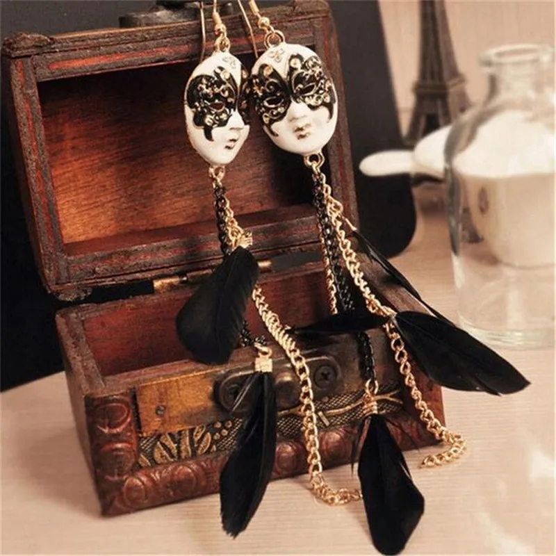 1 Pair Women Long Drop Earrings Lianguan Connaught Baroque Chain Feather Tassel Chain Mask Pendant Earrings495
1 Pair Women Long Drop Earrings Lianguan Connaught Baroque Chain Feather Tassel Chain Mask Pendant Earrings495