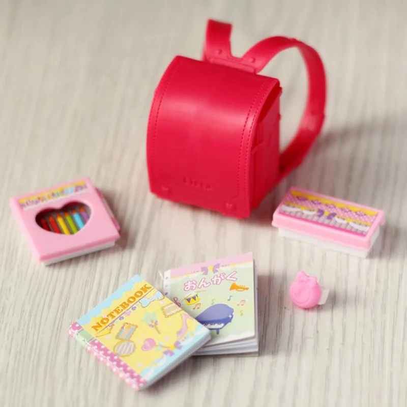 1PCS Cute 1/6 Doll's School Bag with Stationery for Blyth Pullip Azone Licca Doll Accessories Toy
1PCS Cute 1/6 Doll's School Bag with Stationery for Blyth Pullip Azone Licca Doll Accessories Toy