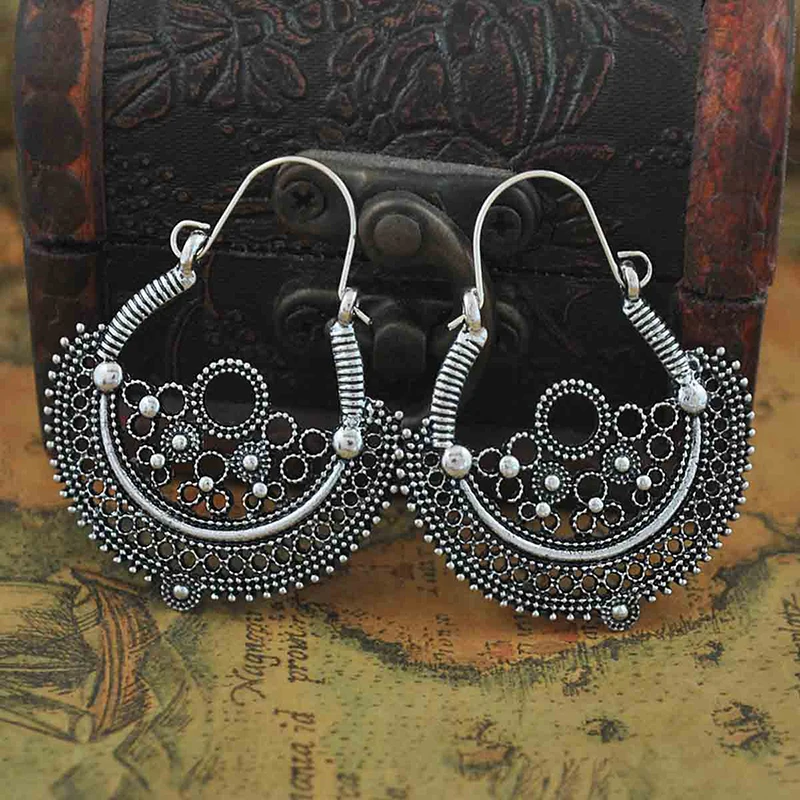 Bohemian Vintage Earrings Tibetan Silver Plated Hollow Metal Carved Flower Drop Earrings Women Statement Fashion Jewelry Gifts
Bohemian Vintage Earrings Tibetan Silver Plated Hollow Metal Carved Flower Drop Earrings Women Statement Fashion Jewelry Gifts