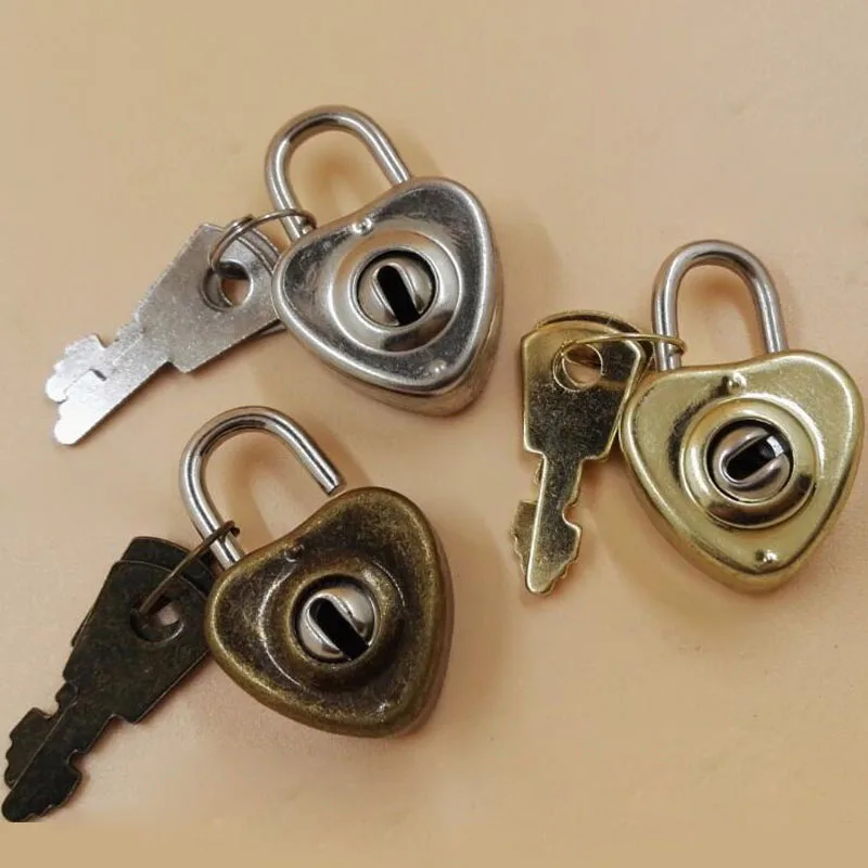 500pcs Mini Padlock Small Love Heart Shape Retro Tiny Luggage Bag Case Lock With Keys Wedding Party Favor Gift ZA5972
500pcs Mini Padlock Small Love Heart Shape Retro Tiny Luggage Bag Case Lock With Keys Wedding Party Favor Gift ZA5972