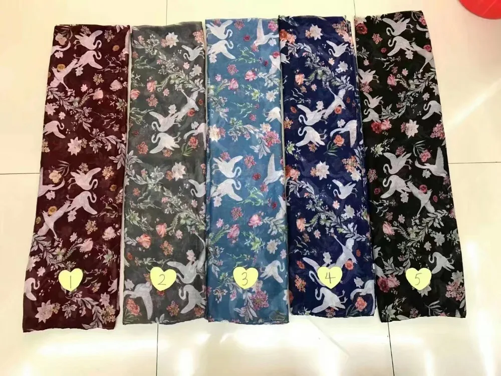 2017 White Swan Print Scarves And Shawl Crane Pattern Animal Scarf Hijab Wrap Floral 5Color Free Shipping
2017 White Swan Print Scarves And Shawl Crane Pattern Animal Scarf Hijab Wrap Floral 5Color Free Shipping