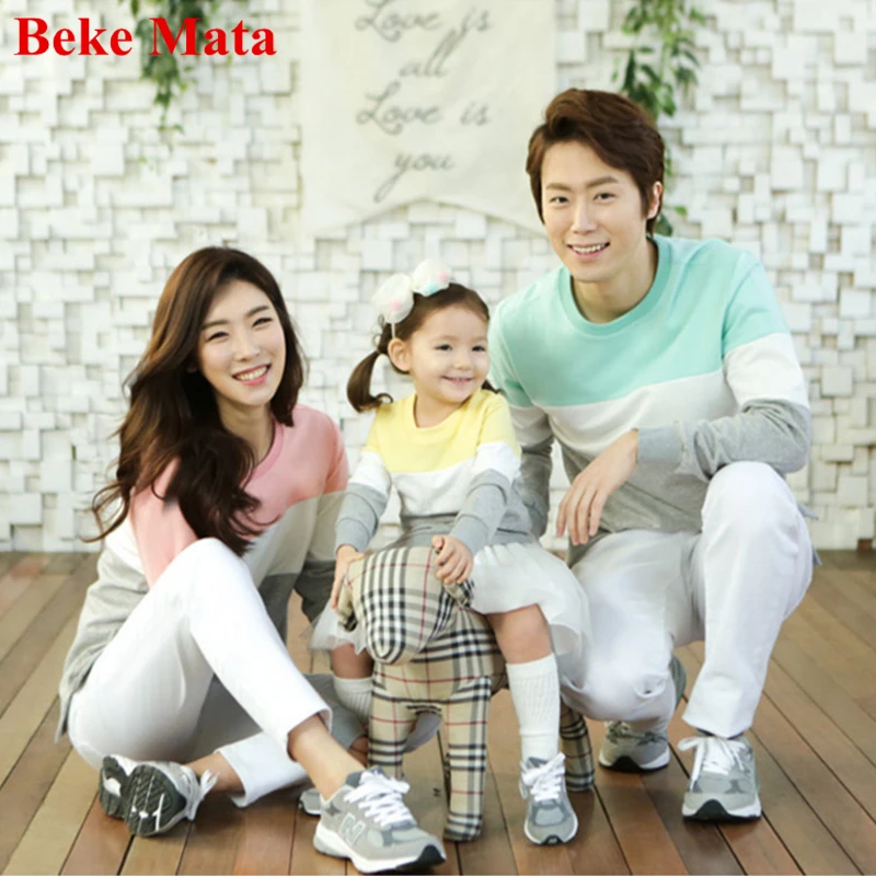 BEKE MATA Family Matching Outfits Autumn 2017 Casual Mathing Mother Daughter Clothes Long Sleeve Family Look Father Son T-shirt
BEKE MATA Family Matching Outfits Autumn 2017 Casual Mathing Mother Daughter Clothes Long Sleeve Family Look Father Son T-shirt
