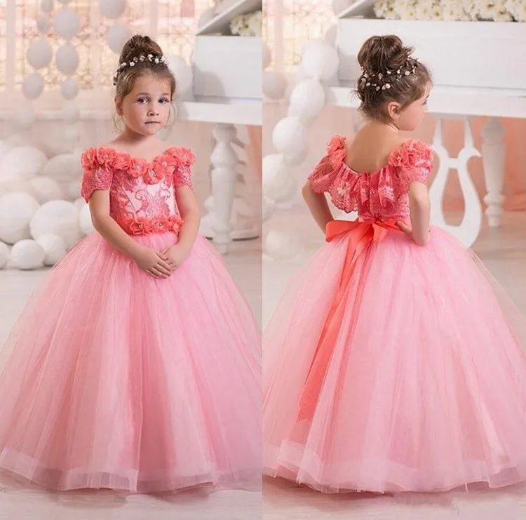 Fabulous Little Girls Dress Floral Appliques Short Sleeves Ribbons New Long Flower Girl Dress For Special Occasion Cheap Price
Fabulous Little Girls Dress Floral Appliques Short Sleeves Ribbons New Long Flower Girl Dress For Special Occasion Cheap Price