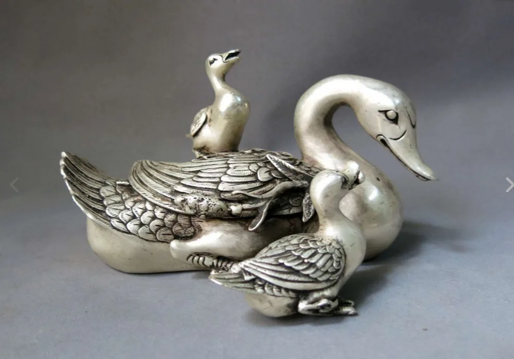 67111636+++China Silver Feng Shui carved sculpture beautiful fine three duck Statue
67111636+++China Silver Feng Shui carved sculpture beautiful fine three duck Statue