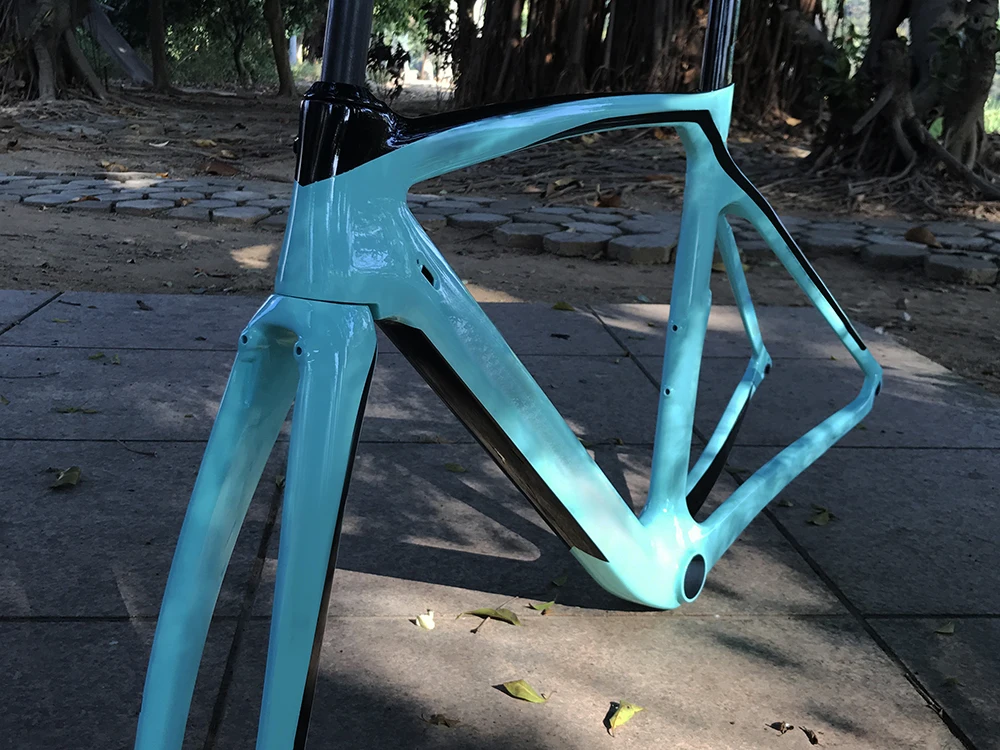 Top carbon fiber road bike frame fork seatpost with 5D carbon handlebar UD weave rim brake disc brake carbon frameset
Top carbon fiber road bike frame fork seatpost with 5D carbon handlebar UD weave rim brake disc brake carbon frameset