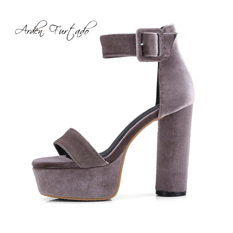 Arden Furtado summer 2019 fashion women's shoes chunky heels buckle strap platform burgundy grey sandals size 42
Arden Furtado summer 2019 fashion women's shoes chunky heels buckle strap platform burgundy grey sandals size 42