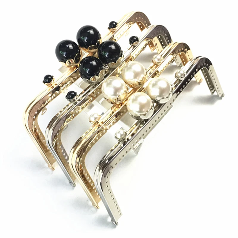 2018 5Pcs Smooth Big Arcylic Beads Rectangle Metal Frame Clutch Kiss Clasp Lock Fashion Handbag Purse Bag Handle Part 20cm
2018 5Pcs Smooth Big Arcylic Beads Rectangle Metal Frame Clutch Kiss Clasp Lock Fashion Handbag Purse Bag Handle Part 20cm