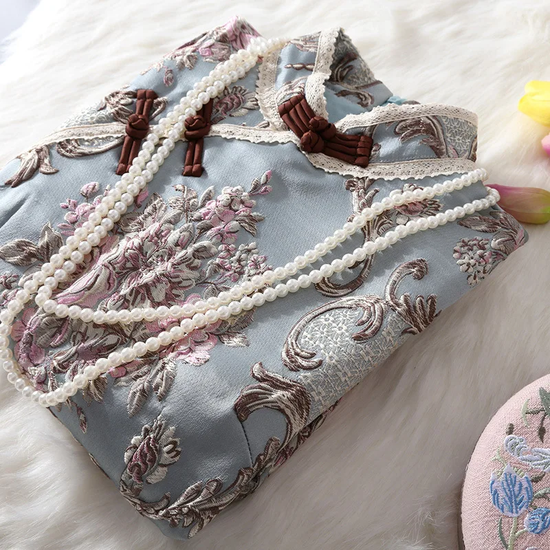 2018 Summer new chinese style women retro floral jacquard short simple embroidery cheongsam Folk Shirt-front blue luxury dress
2018 Summer new chinese style women retro floral jacquard short simple embroidery cheongsam Folk Shirt-front blue luxury dress
