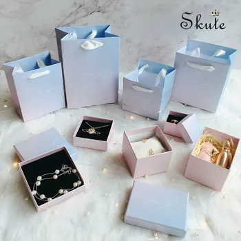 Skute 1 PC Pink Blue Gradient Necklace Earrings Ring Storage Box Wedding Birthday Party Paper Jewelry Gift Box Jewelry Organizer
Skute 1 PC Pink Blue Gradient Necklace Earrings Ring Storage Box Wedding Birthday Party Paper Jewelry Gift Box Jewelry Organizer
