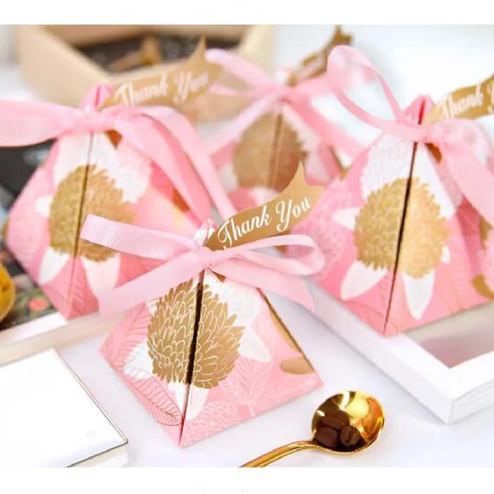 100pcs Triangular Pyramid Wedding Favors Supplies Leaves Candy Boxes with Thanks Card Gift Box Party Packaging Chocolate Box
100pcs Triangular Pyramid Wedding Favors Supplies Leaves Candy Boxes with Thanks Card Gift Box Party Packaging Chocolate Box