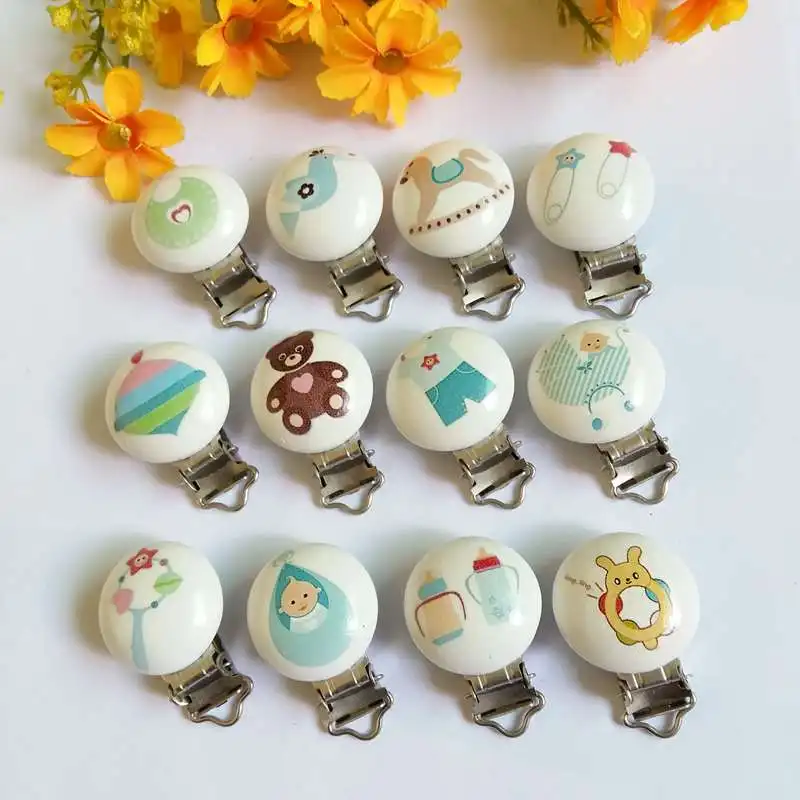 Random mix 5pcs/lot Cartoon pattern Wooden Baby Pacifier Clips Solid Color Holders Cute Infant Soother Clasps Holders Accessorie
Random mix 5pcs/lot Cartoon pattern Wooden Baby Pacifier Clips Solid Color Holders Cute Infant Soother Clasps Holders Accessorie