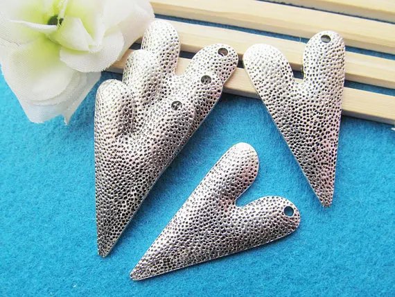 Antique silver tone dotted pinholes long sharp pointed heart pendant/hanging charm/finding HR0015
Antique silver tone dotted pinholes long sharp pointed heart pendant/hanging charm/finding HR0015