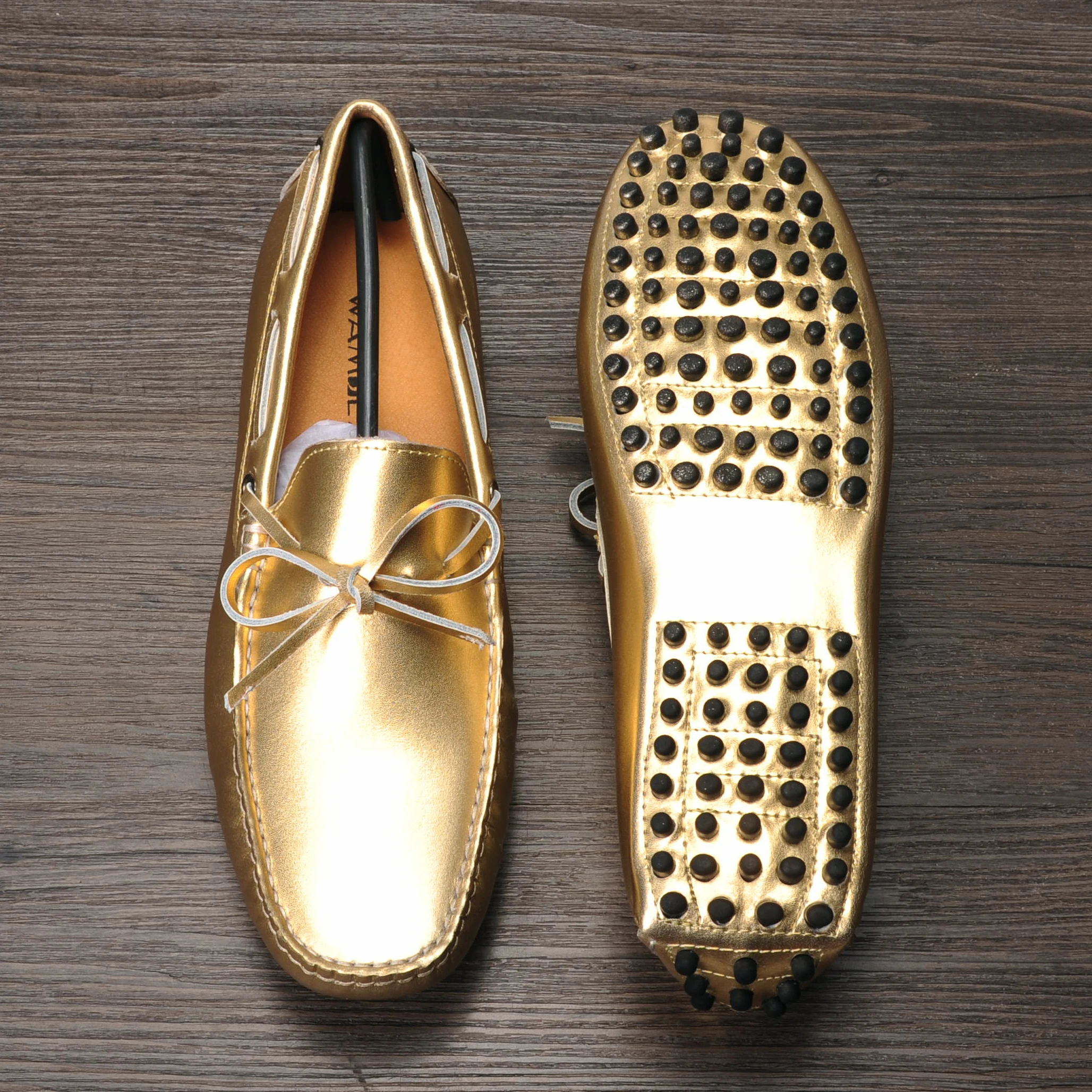 Men Summer Casual Shoes Glossy Men's Lazy Patent Leather British men Soft Breathable Flats Moccasin-gommino tods BONTONI
Men Summer Casual Shoes Glossy Men's Lazy Patent Leather British men Soft Breathable Flats Moccasin-gommino tods BONTONI