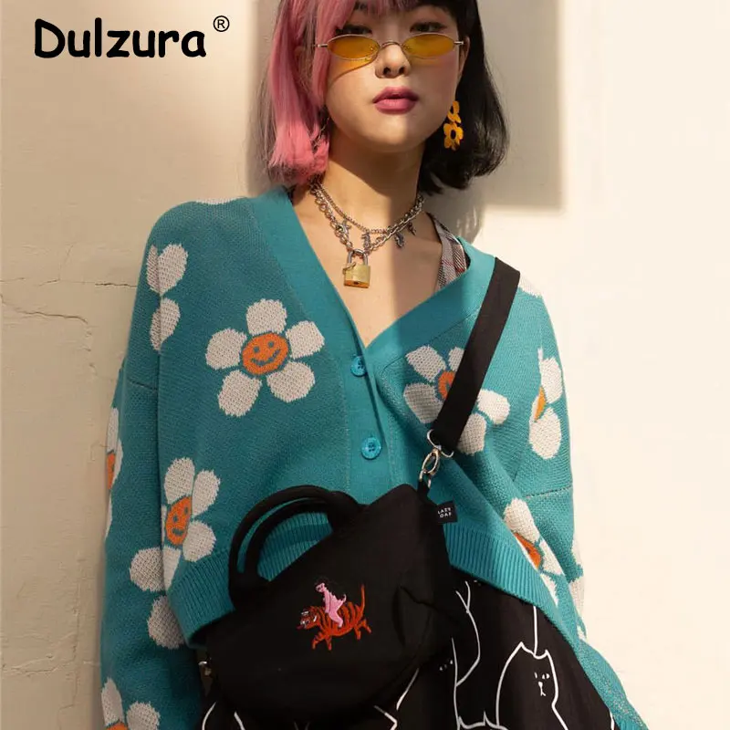 Cute Smile Flower Print Knitted Cardigan Women 2019 Autumn V-Neck Single Button Open Stitch Top Chic Loose Sweater Pull Femme
Cute Smile Flower Print Knitted Cardigan Women 2019 Autumn V-Neck Single Button Open Stitch Top Chic Loose Sweater Pull Femme