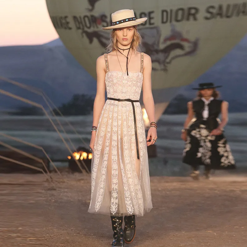 Elegant Vintage White Lace Mesh Embroidery Pleated Long Dress For Women Summer 2019 High Quality Runway Designer Party Clothes
Elegant Vintage White Lace Mesh Embroidery Pleated Long Dress For Women Summer 2019 High Quality Runway Designer Party Clothes