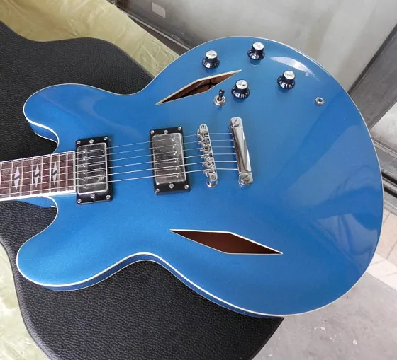 Free Shipping Factory custom shop New Top Quality custom jazz 335 Electric Guitar blue 1011
Free Shipping Factory custom shop New Top Quality custom jazz 335 Electric Guitar blue 1011