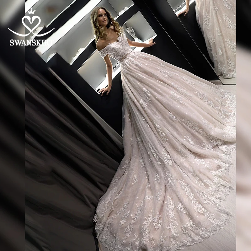Swanskirt Off the Shoulder Vestido de novia Wedding Dress Sweetheart Appliques Beaded Ball Gown Chapel Train Bridal Gown HZ04
Swanskirt Off the Shoulder Vestido de novia Wedding Dress Sweetheart Appliques Beaded Ball Gown Chapel Train Bridal Gown HZ04