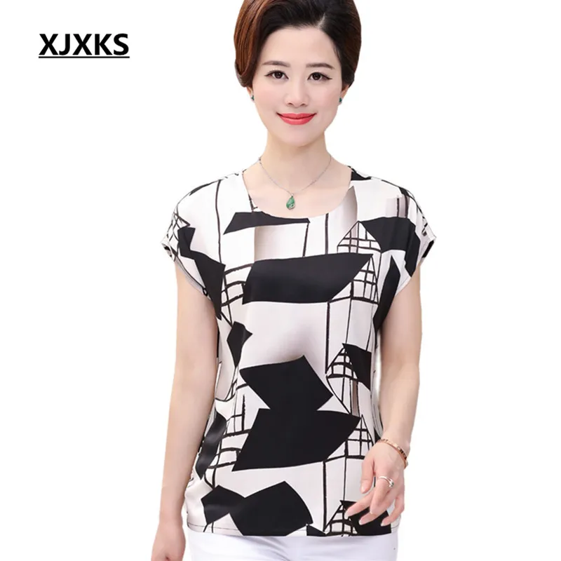 Women Tops Imitation Silk O-neck Bat Short Sleeves Geometry Middle Aged Women Fashion Blouse Chinese Clothing 7910
Women Tops Imitation Silk O-neck Bat Short Sleeves Geometry Middle Aged Women Fashion Blouse Chinese Clothing 7910