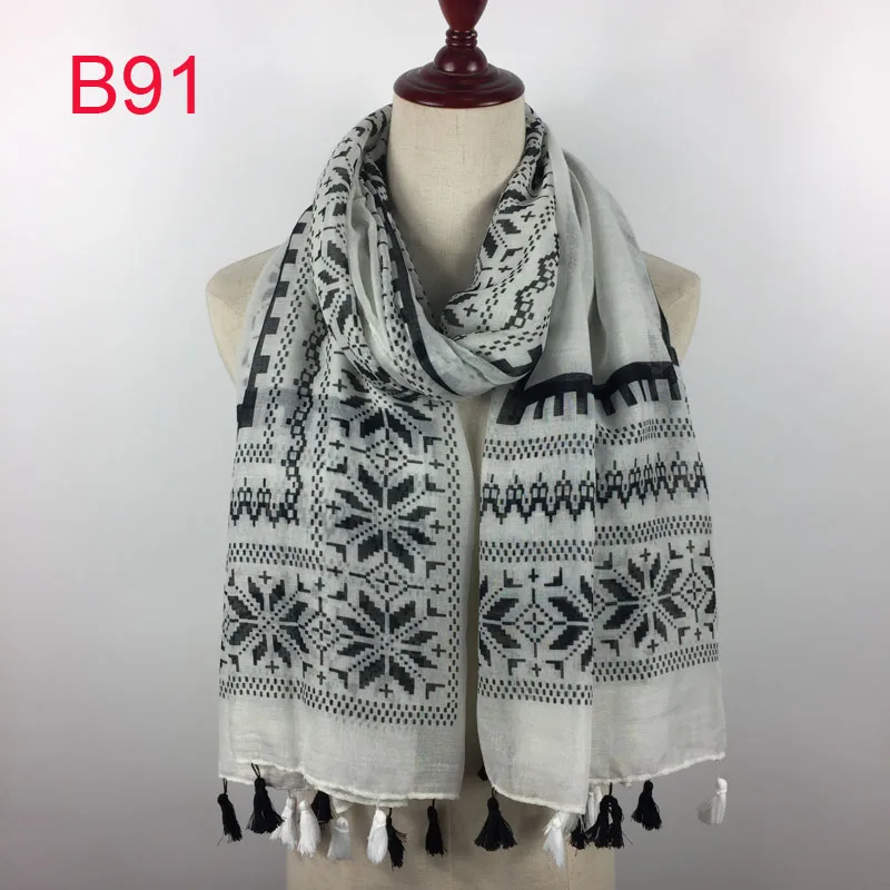 2017 Fashionable Women poncho scarfs Spring tribal print blouses autumn Summer beach cover up shawl with fringe lady tassel
2017 Fashionable Women poncho scarfs Spring tribal print blouses autumn Summer beach cover up shawl with fringe lady tassel