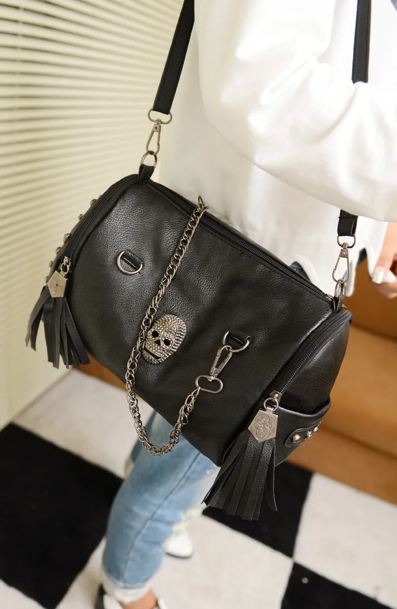 New popular street cool punk rivet women's bag skull rivet decoration fashion shoulder bag female messenger bag
New popular street cool punk rivet women's bag skull rivet decoration fashion shoulder bag female messenger bag