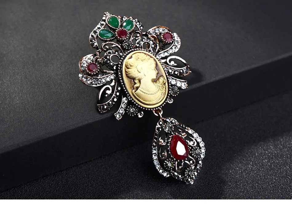 Ethnic-style-Vintage-Queen's-Cameo-Crystal-Brooch-Pins_02