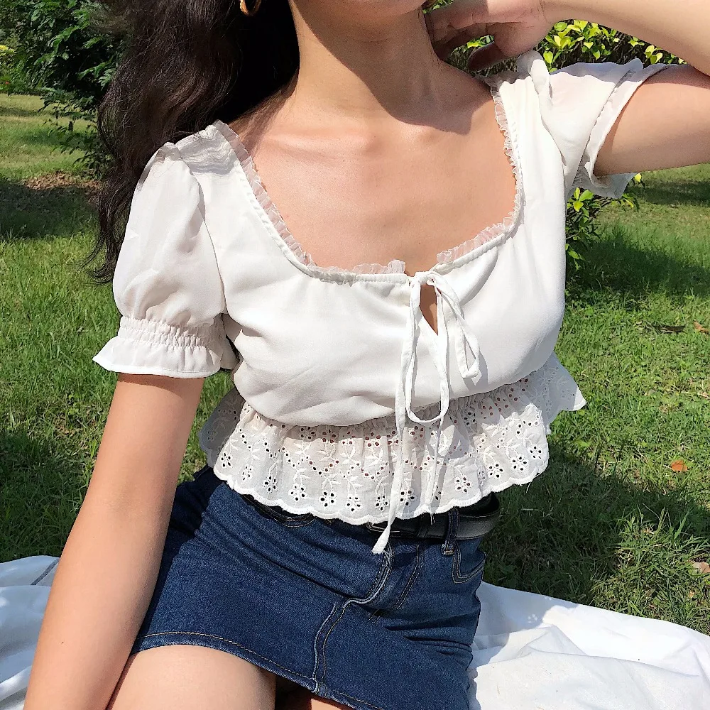 2019 Women formal white blouse Crop Top Spliced Lace Hem Puff Short Sleeve casual Blouse Sweet Lolita Summer Camisa Feminina
2019 Women formal white blouse Crop Top Spliced Lace Hem Puff Short Sleeve casual Blouse Sweet Lolita Summer Camisa Feminina